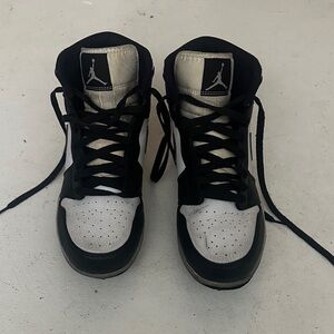 Jordan 1  Men's Cleats  in Black and White
Most offers accepted!!!